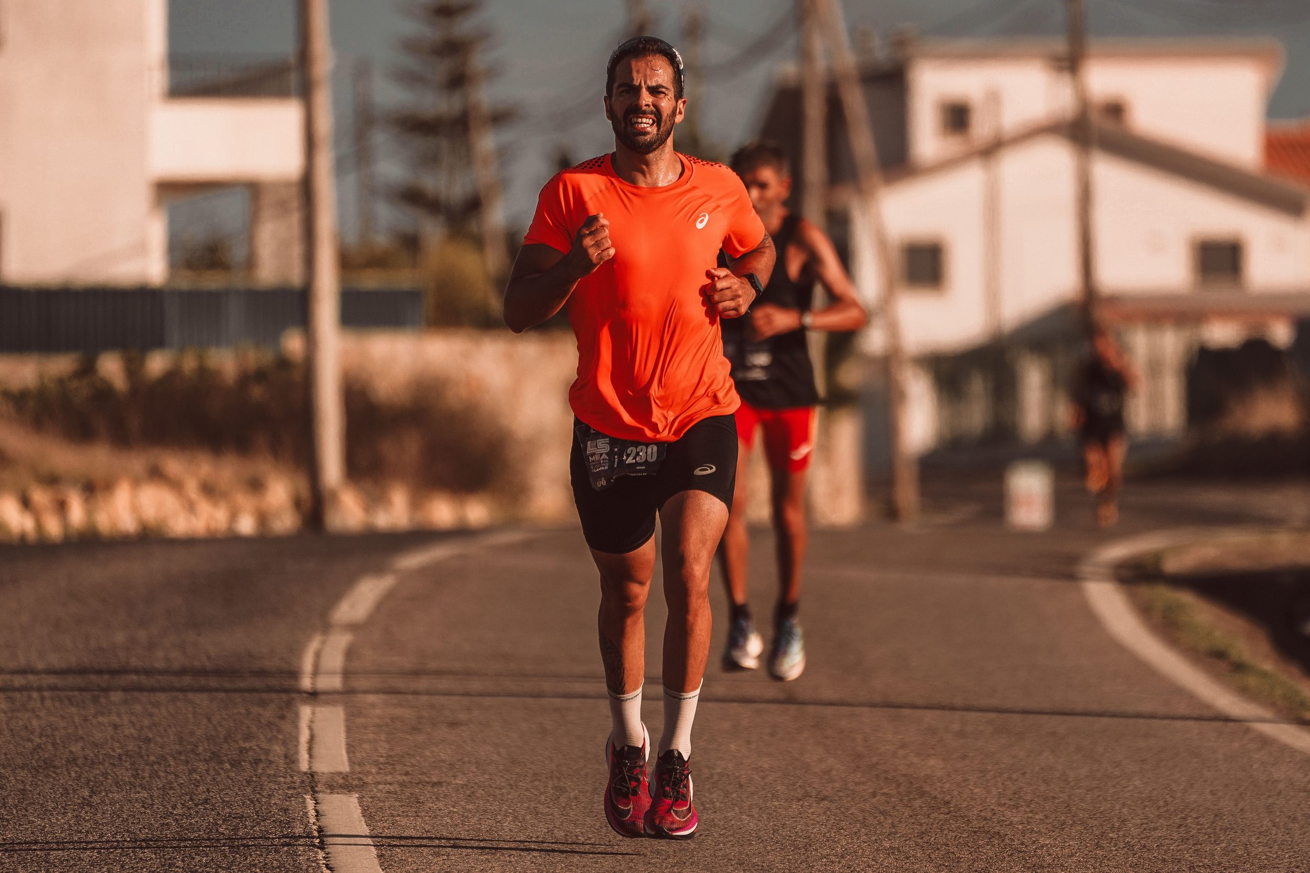 Técnicas para correr: postura, respiración y cadencia.